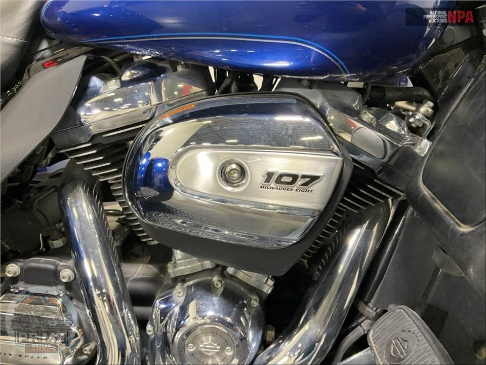 2017 Harley-Davidson FLHTCUTG TRIGLIDE ULTRA CLASSIC — фото 6