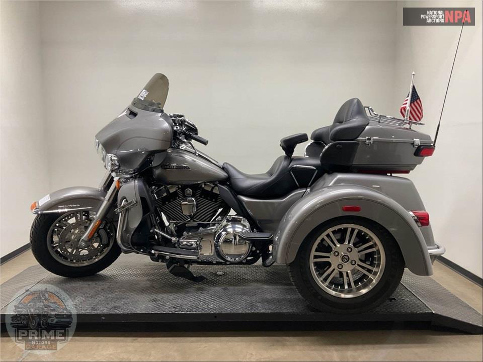 2016 Harley-Davidson FLHTCUTG TRIGLIDE ULTRA CLASSIC — фото 3