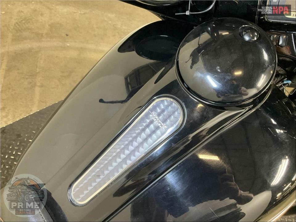 2018 Harley-Davidson FLHXS STREET GLIDE SPECIAL — фото 32