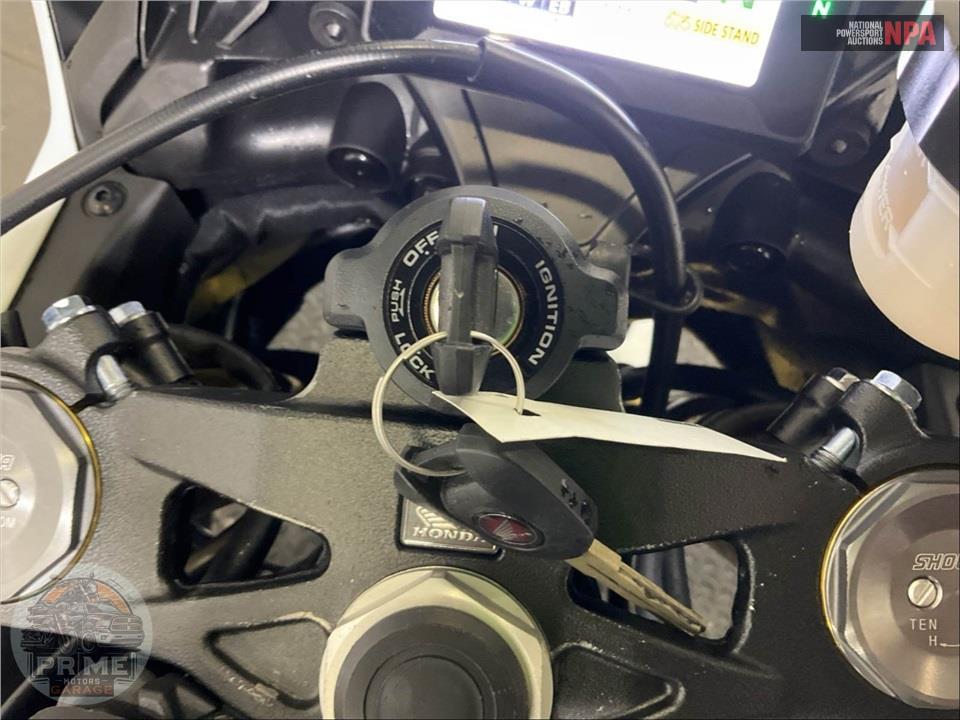 2025 Honda CBR1000RR — фото 18