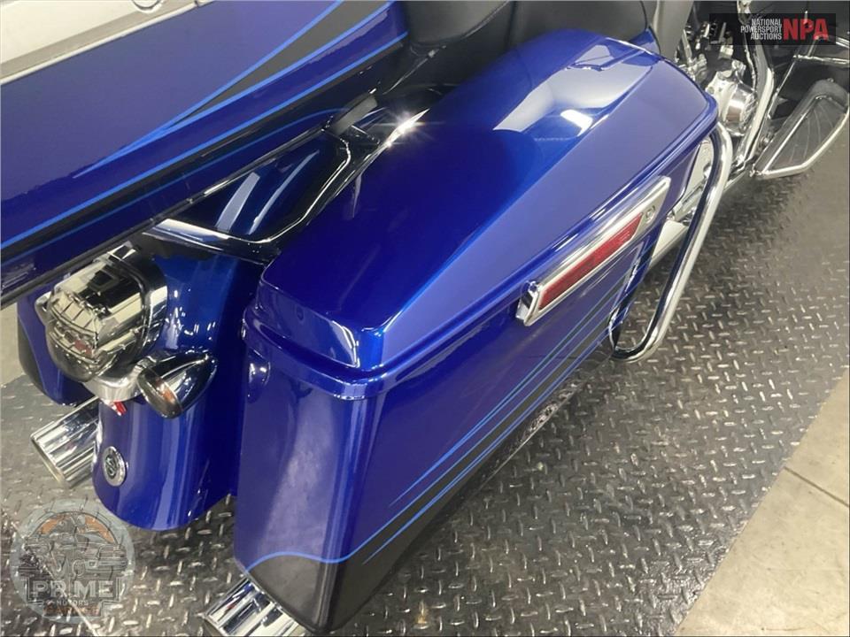 2015 Harley-Davidson FLTRUSE CVO ROAD GLIDE ULTRA — фото 17