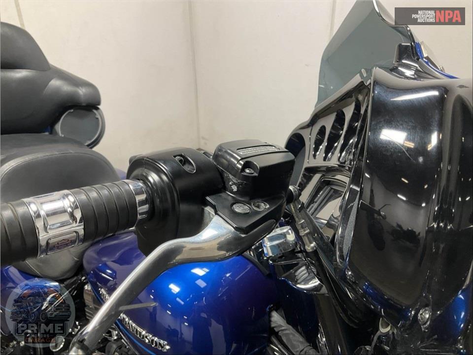 2015 Harley-Davidson FLHTK ELECTRA GLIDE ULTRA LIMITED — фото 32