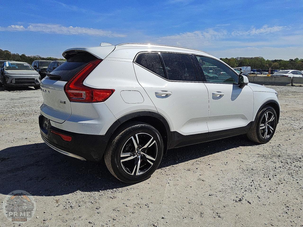 2023 VOLVO XC40 — фото 3