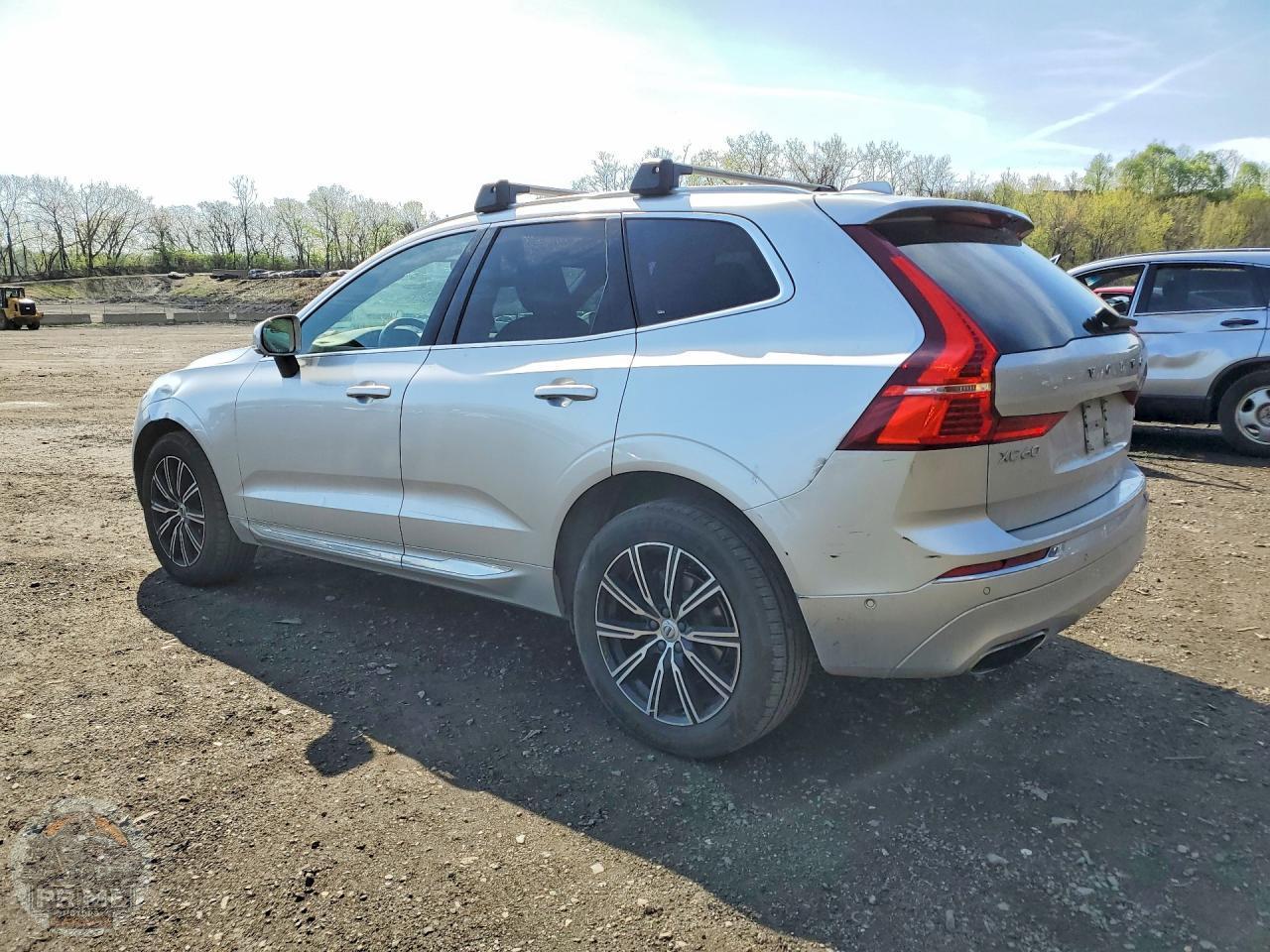 2021 VOLVO XC60 — фото 2