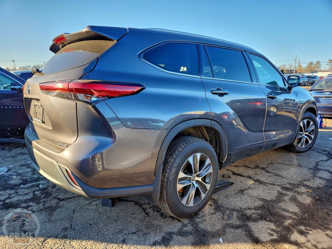 2022 TOYOTA HIGHLANDER — фото 3