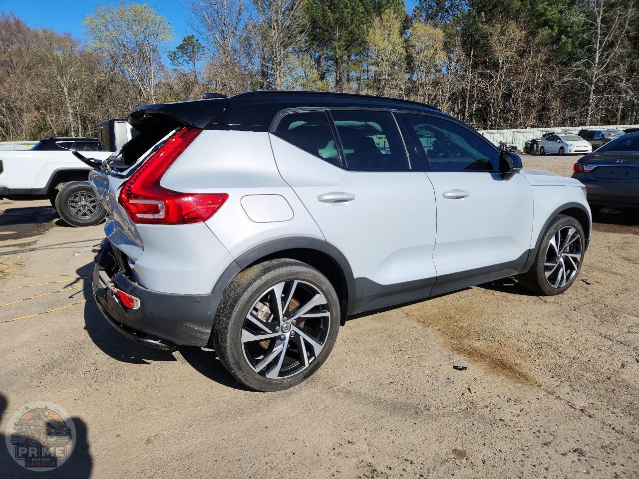 2022 VOLVO XC40 — фото 3