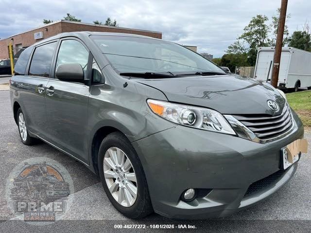 2013 TOYOTA SIENNA XLE 7 PASSENGER — фото 1