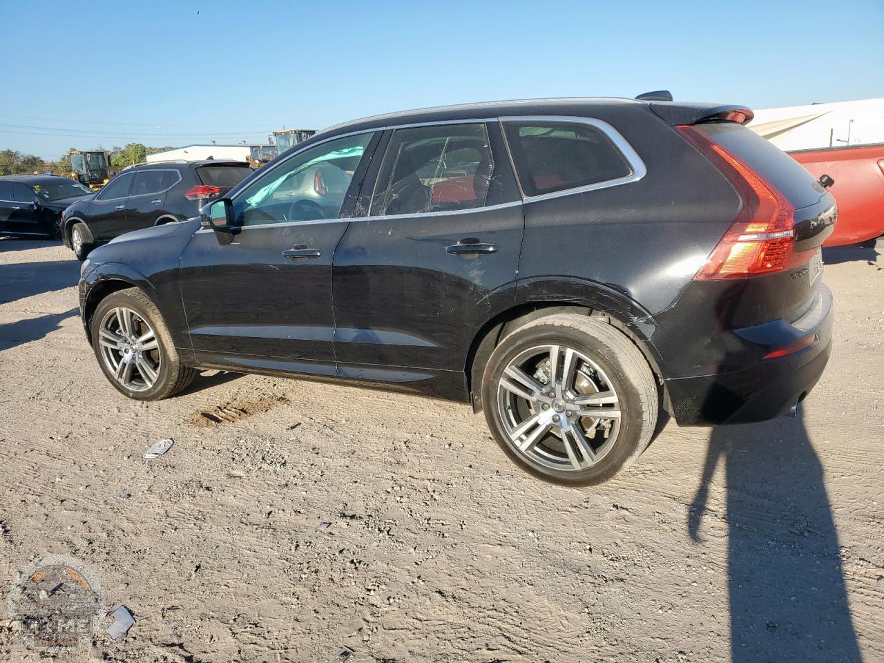 2021 VOLVO XC60 — фото 2