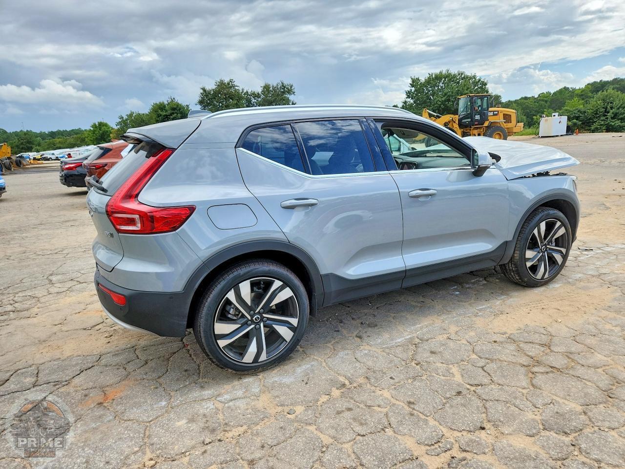 2024 VOLVO XC40 — фото 2