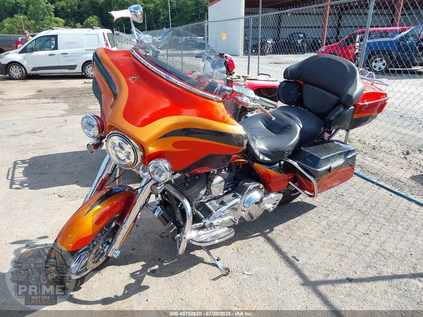 2013 HARLEY-DAVIDSON FLHTCUSE (CVO ULTRA CLASSIC SCREAMIN EAGLE) CVO ULTRA CLS ELECTRA GLD — фото 2