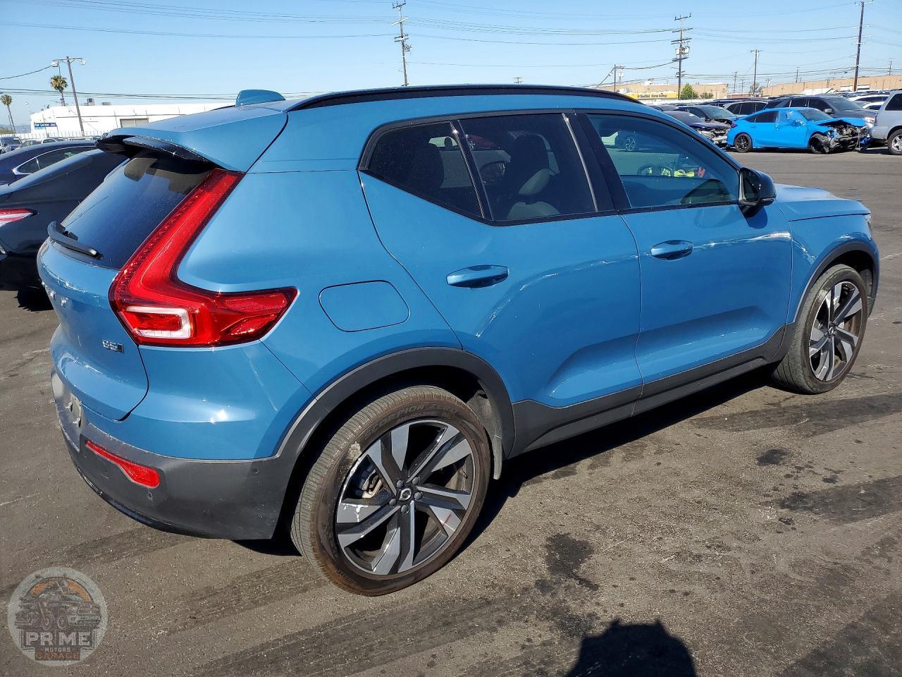 2024 VOLVO XC40 — фото 3