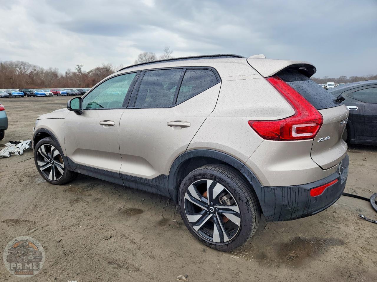 2023 VOLVO XC40 — фото 2