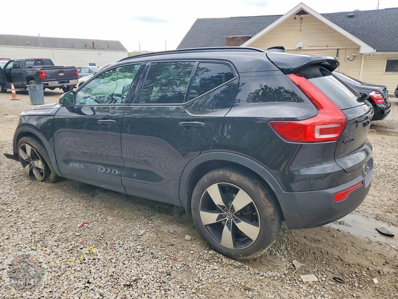 2020 VOLVO XC40 — фото 2