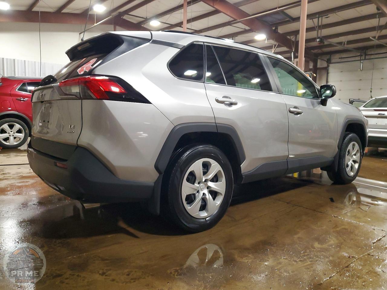 2020 TOYOTA RAV4 — фото 3