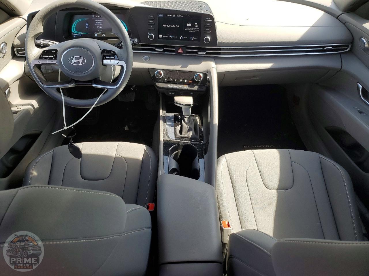 2025 HYUNDAI ELANTRA — фото 8