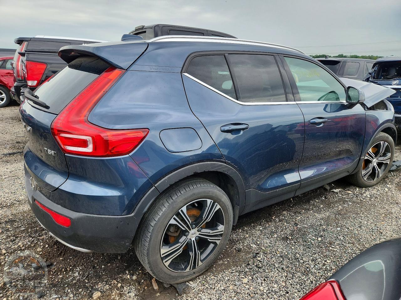 2020 VOLVO XC40 — фото 3