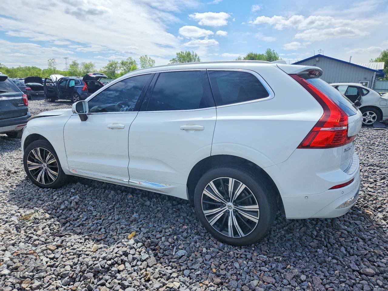2022 VOLVO XC60 — фото 2