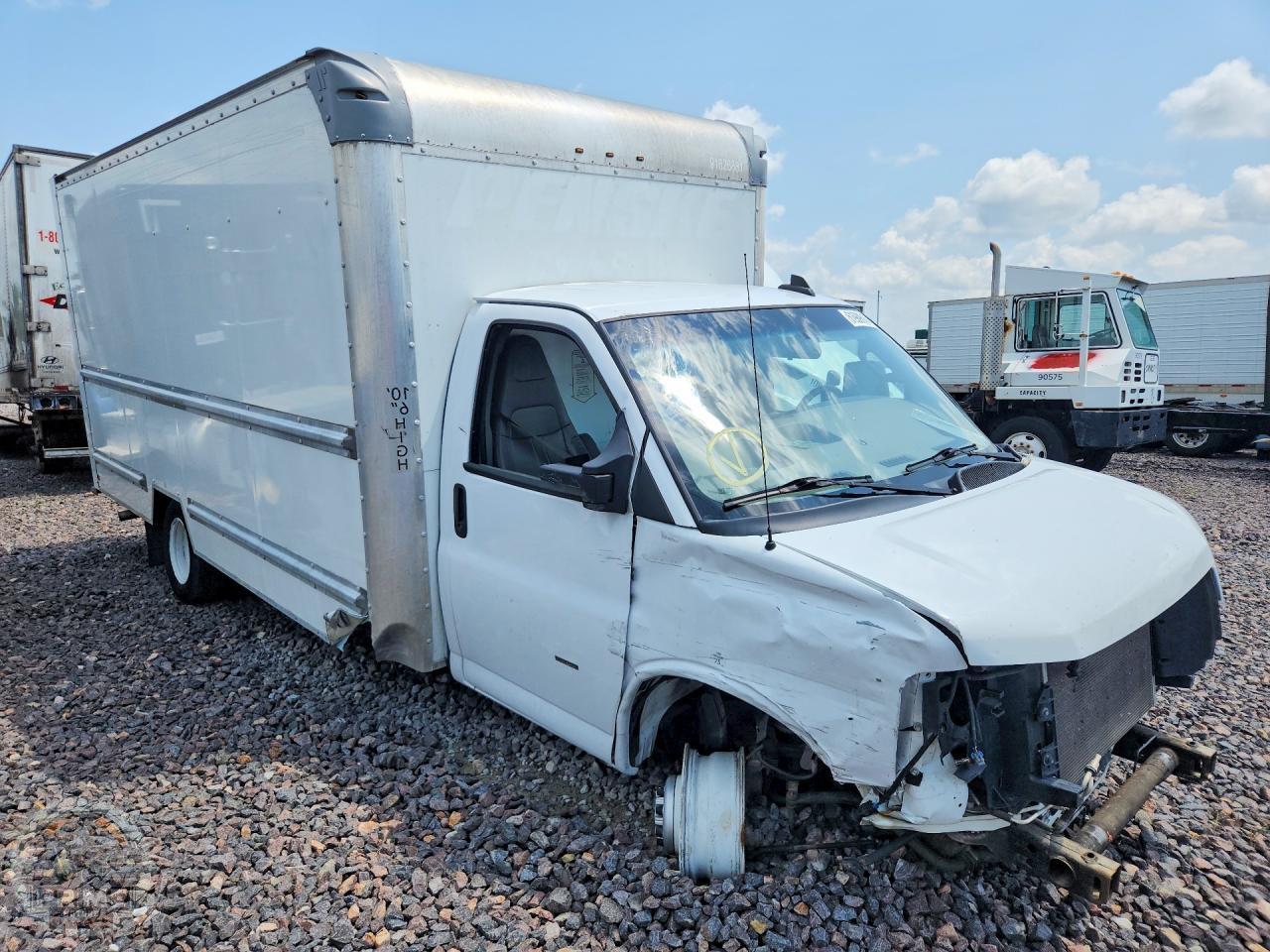 2022 GMC SAVANA — фото 16