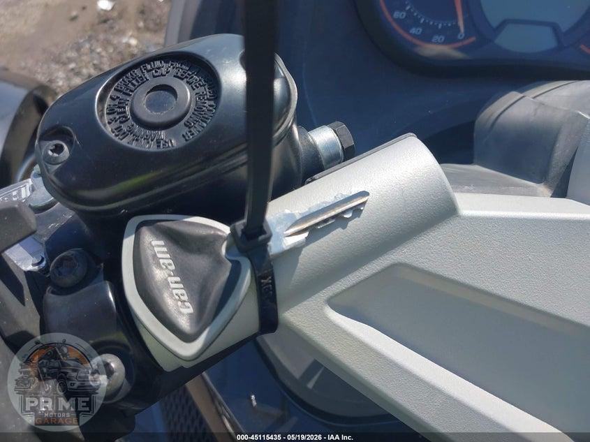 2012 CAN-AM SPYDER ROADSTER RS — фото 11
