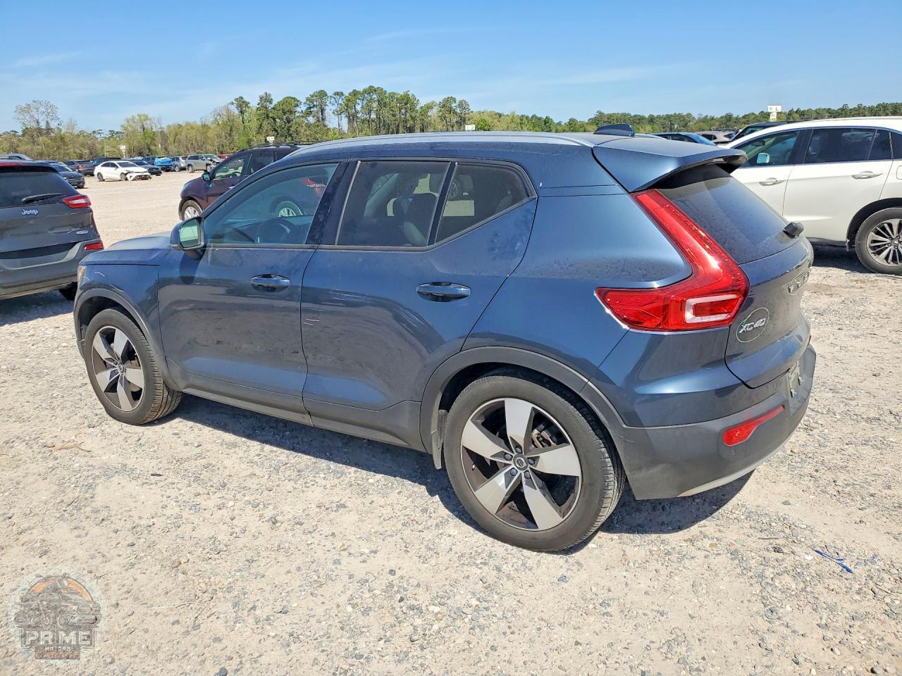 2021 VOLVO XC40 — фото 2