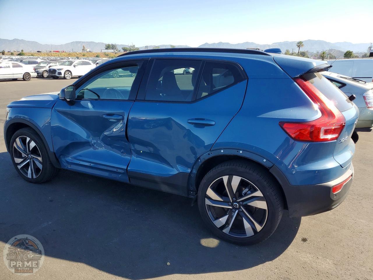 2024 VOLVO XC40 — фото 2