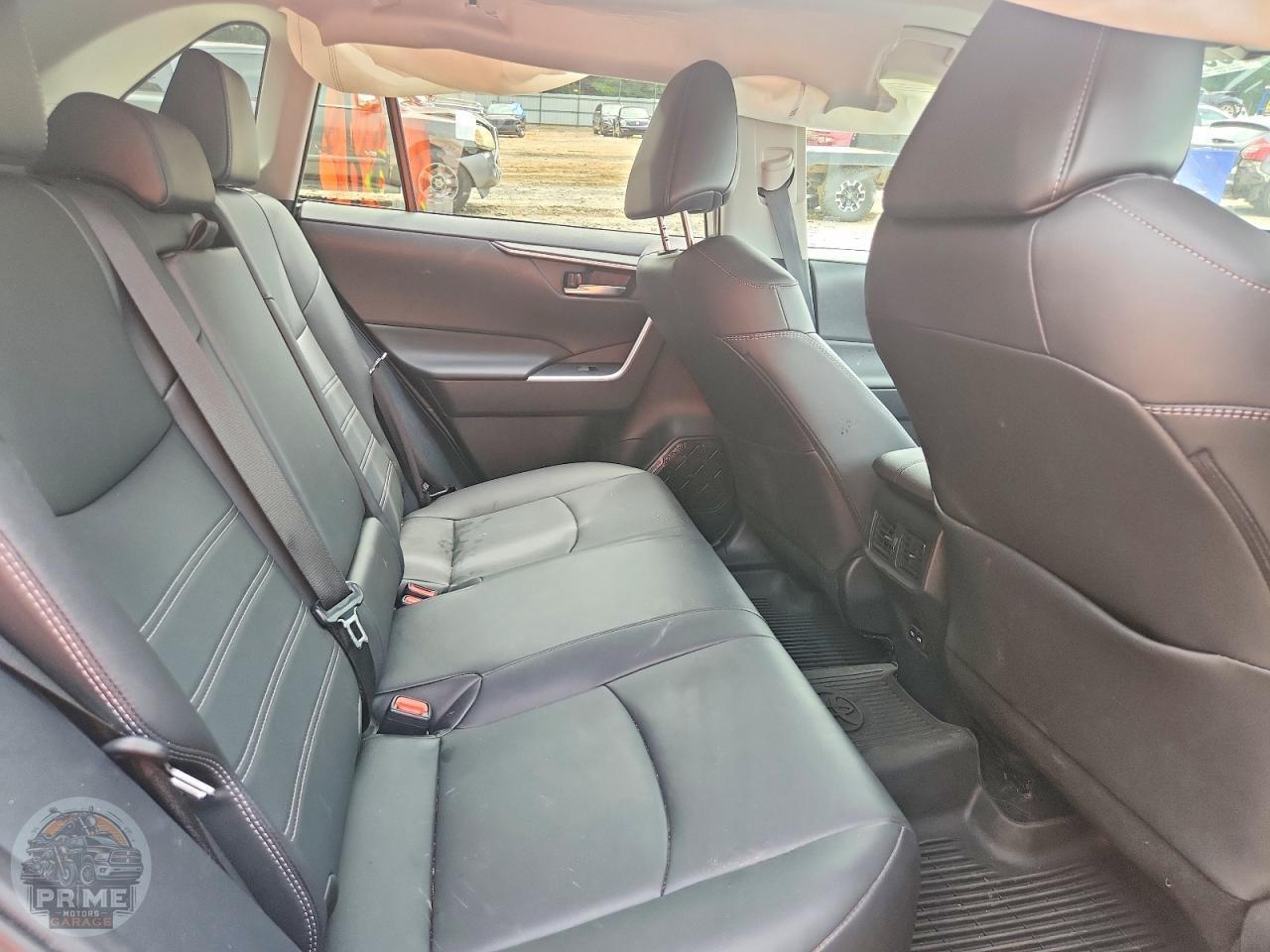 2025 TOYOTA RAV4 — фото 11