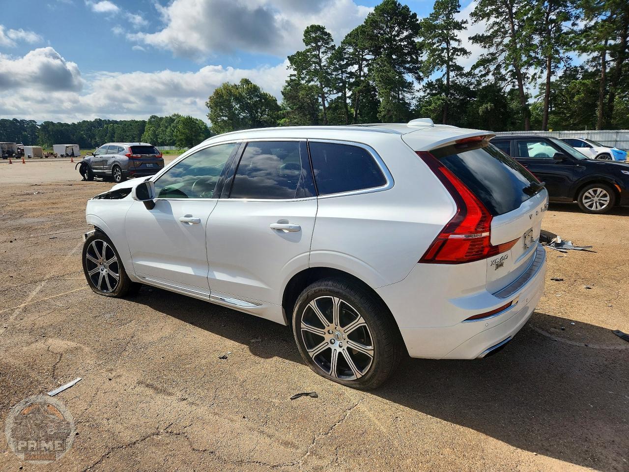 2021 VOLVO XC60 — фото 2