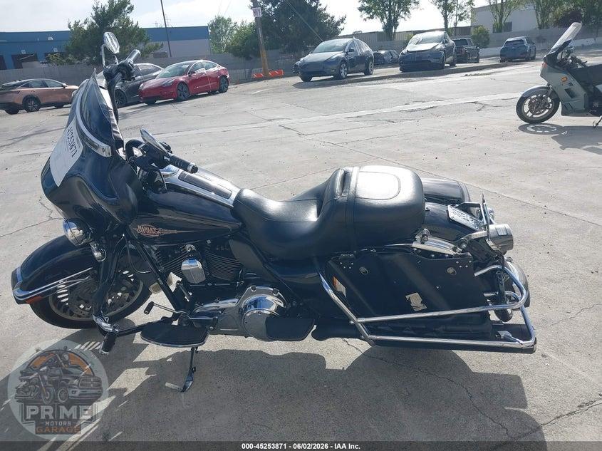 2011 HARLEY-DAVIDSON FLHTC (ELECTRA GLIDE CLASSIC) — фото 14