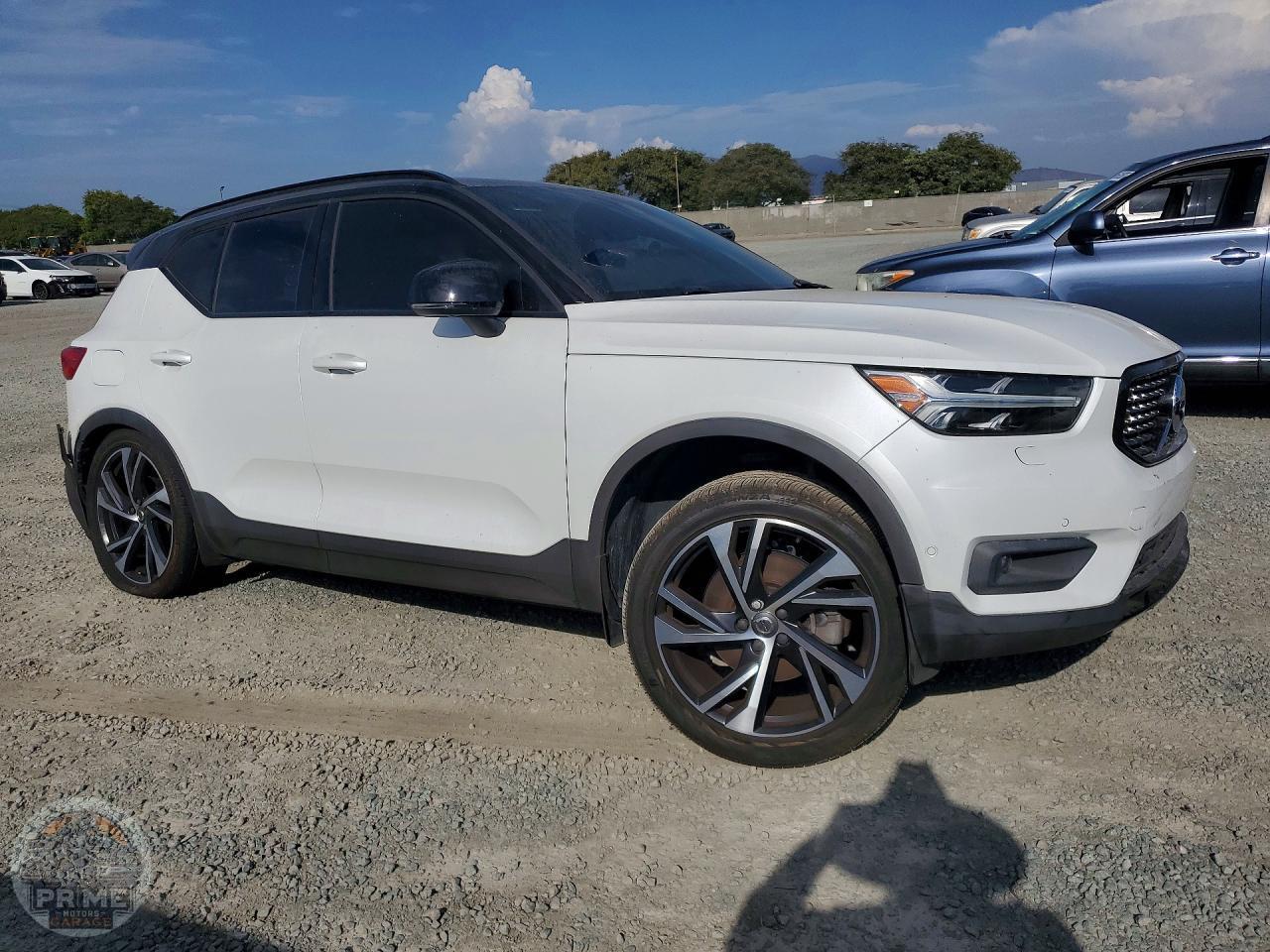 2020 VOLVO XC40 — фото 4