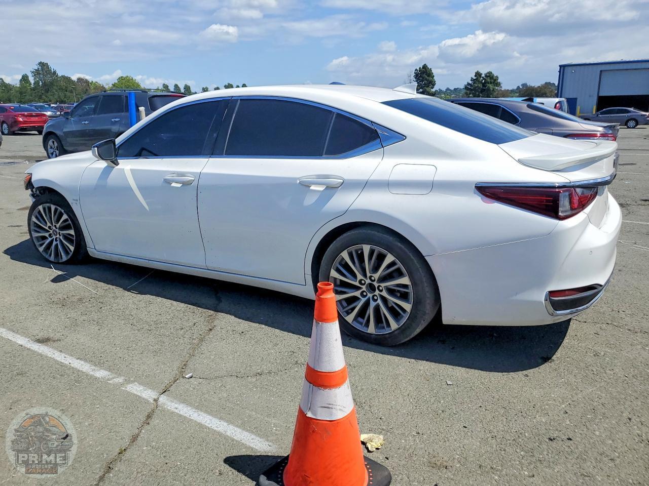 2021 LEXUS ES — фото 2