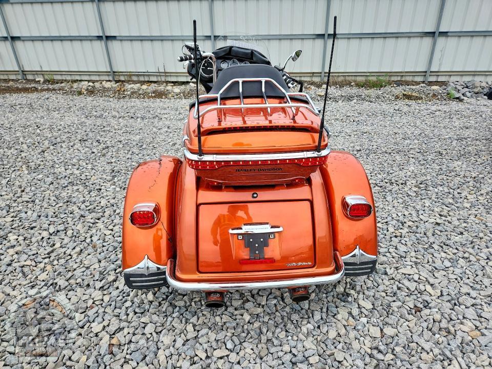 2019 HARLEY-DAVIDSON FLHTCUTG (TRI GLIDE ULTRA CLASSIC) — фото 4
