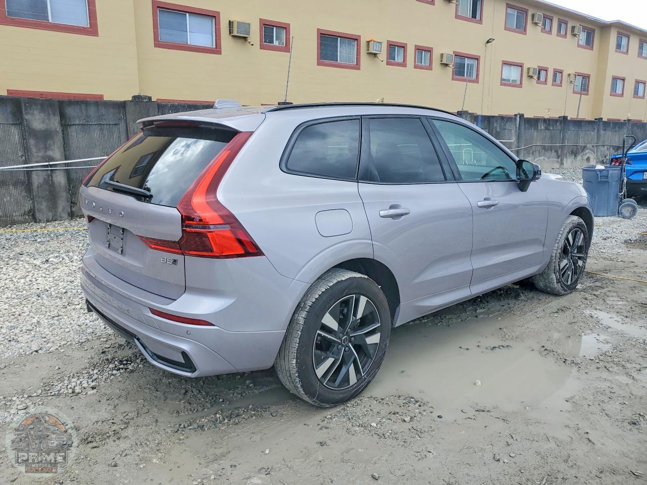 2026 VOLVO XC60 — фото 3