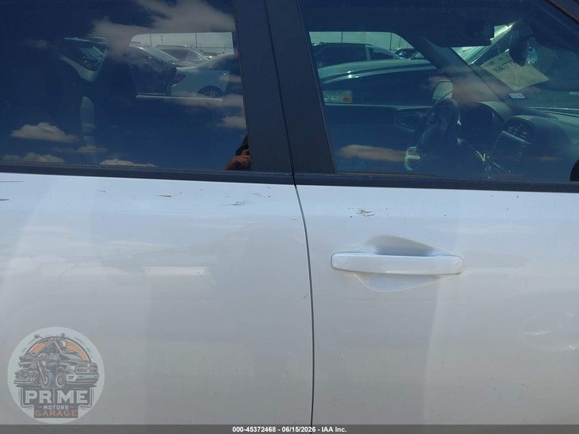 2025 KIA SOUL LX — фото 14