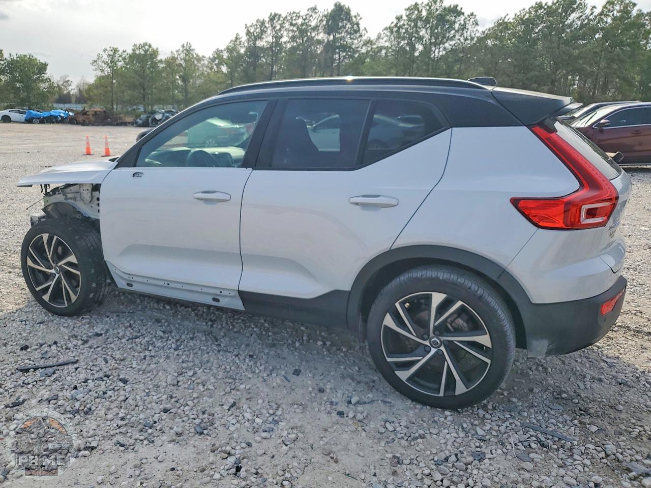 2021 VOLVO XC40 — фото 2