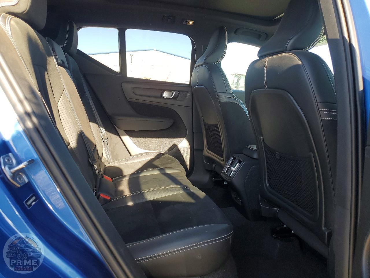 2021 VOLVO XC40 — фото 11