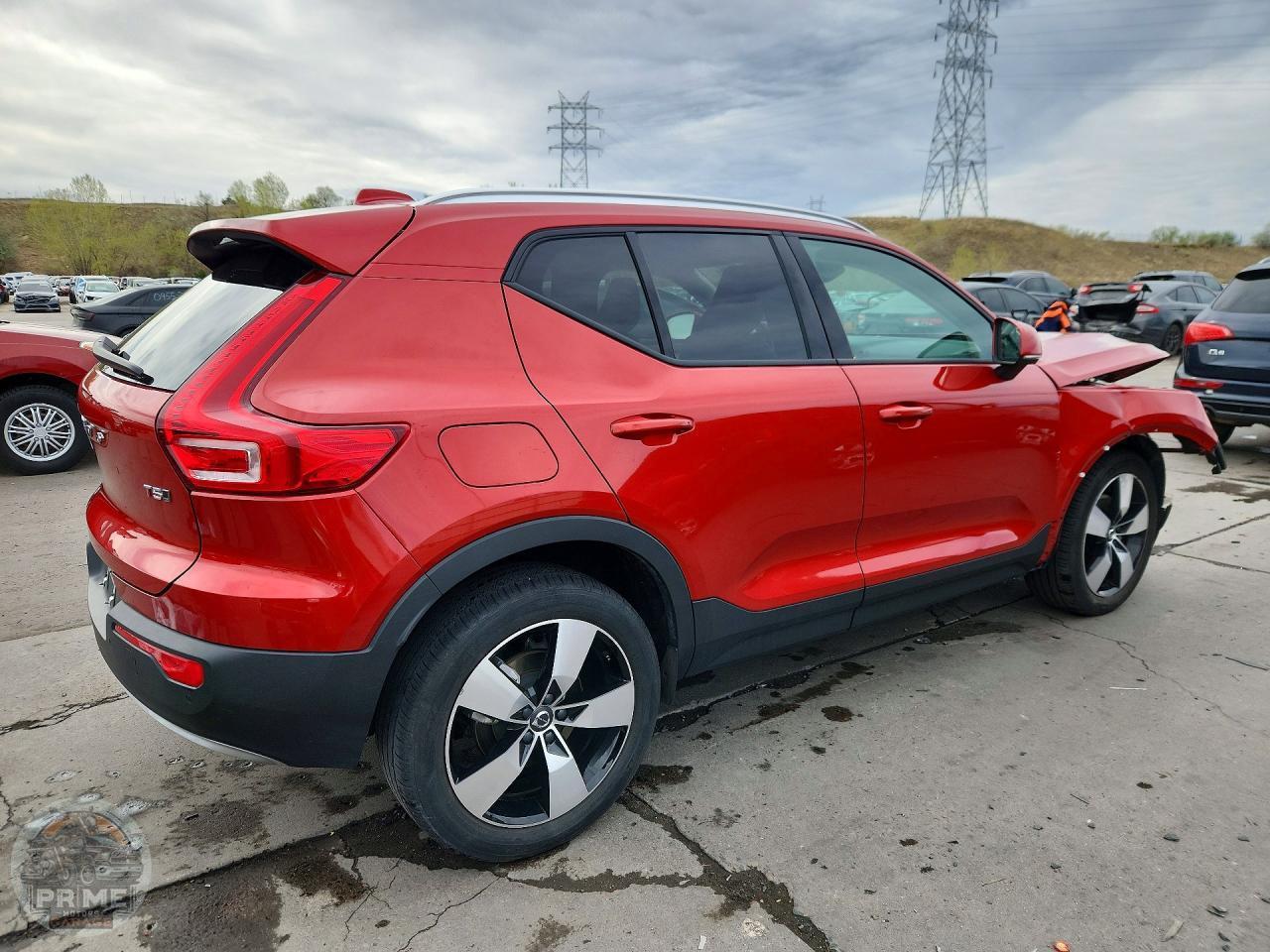 2021 VOLVO XC40 — фото 3