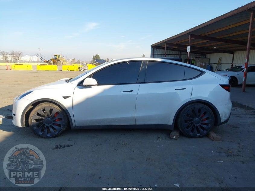 2024 TESLA MODEL Y PERFORMANCE DUAL MOTOR ALL-WHEEL DRIVE — фото 13