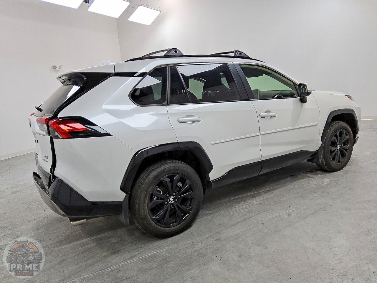 2025 TOYOTA RAV4 — фото 3