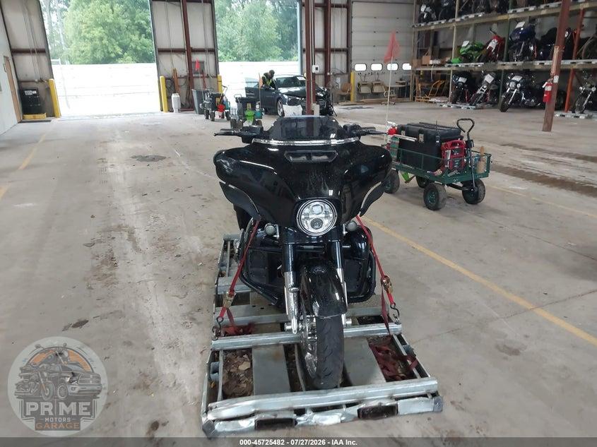 2015 HARLEY-DAVIDSON FLHXSE CVO STREET GLIDE — фото 5