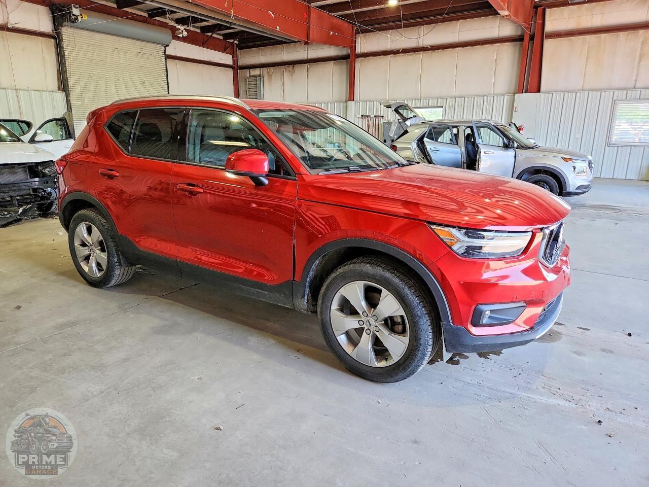 2022 VOLVO XC40 — фото 4