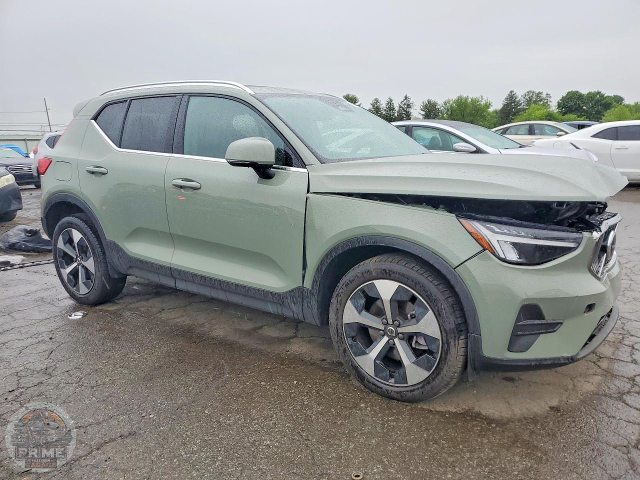 2025 VOLVO XC40 — фото 4