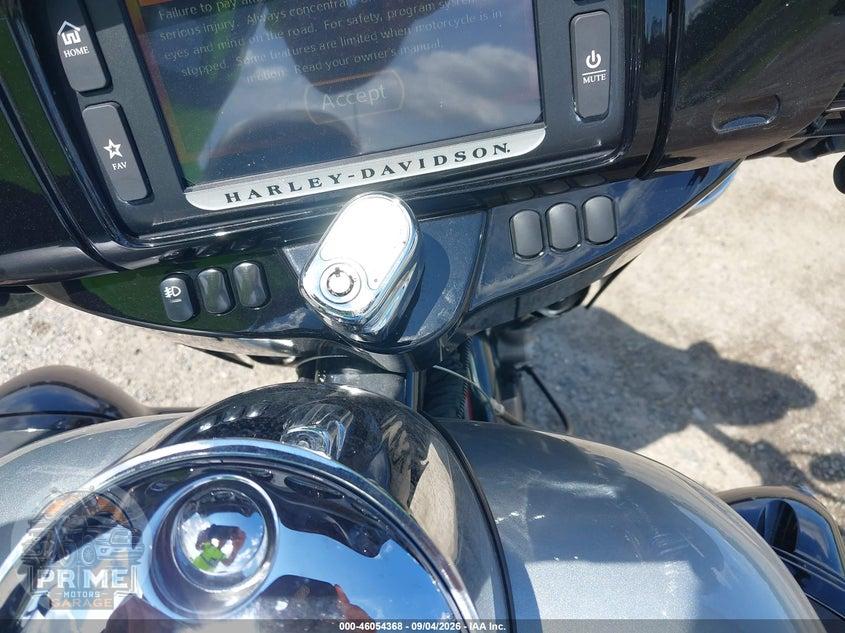 2015 HARLEY-DAVIDSON FLHTKL (ULTRA LIMITED LOW) ULTRA LIMITED LOW — фото 11