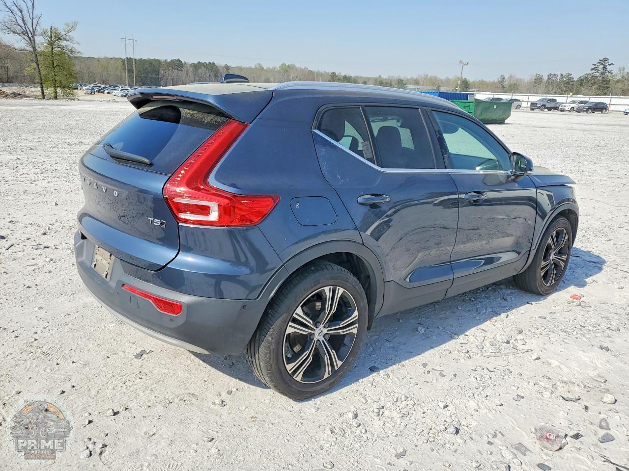 2022 VOLVO XC40 — фото 3