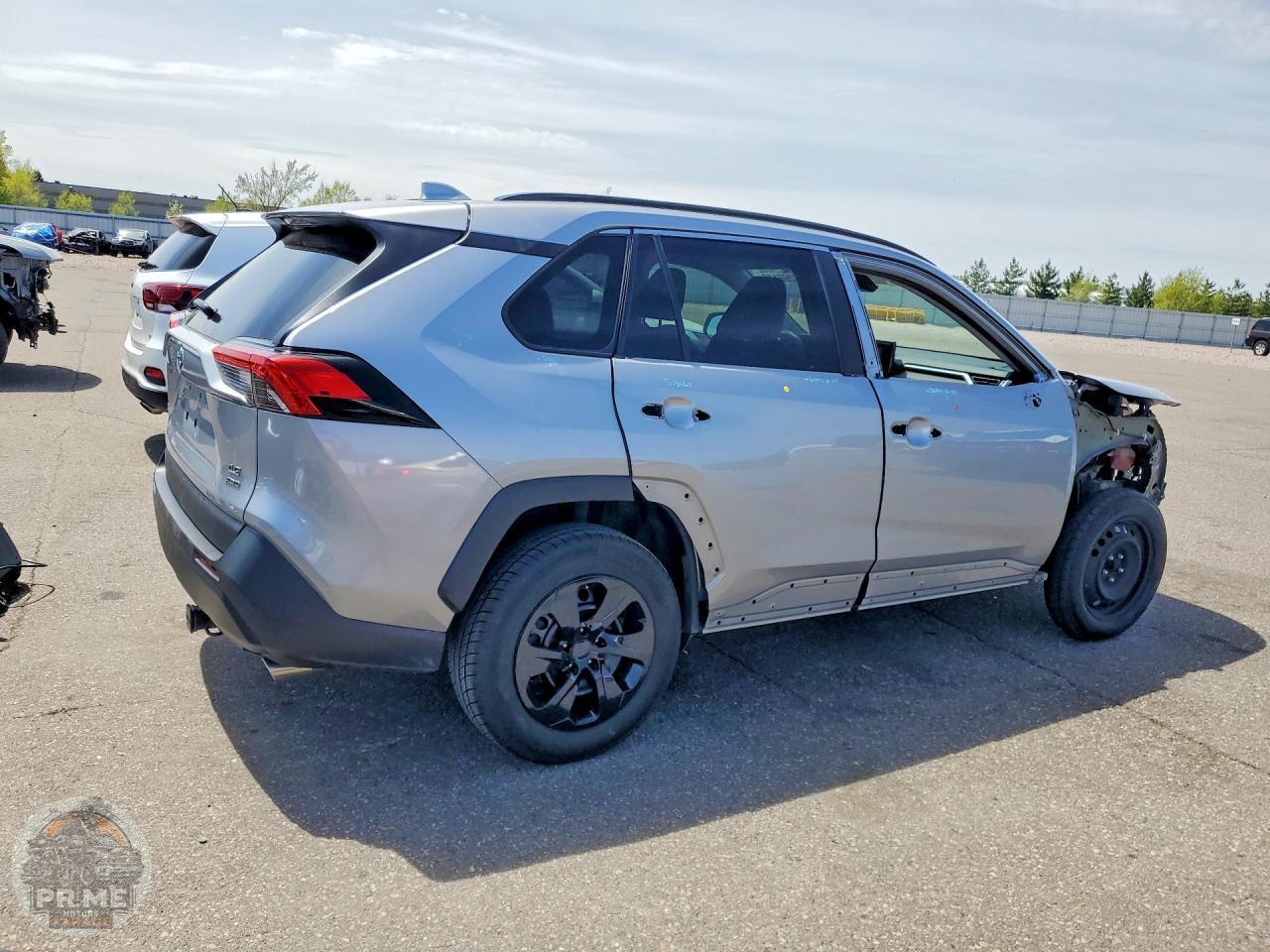 2020 TOYOTA RAV4 — фото 3