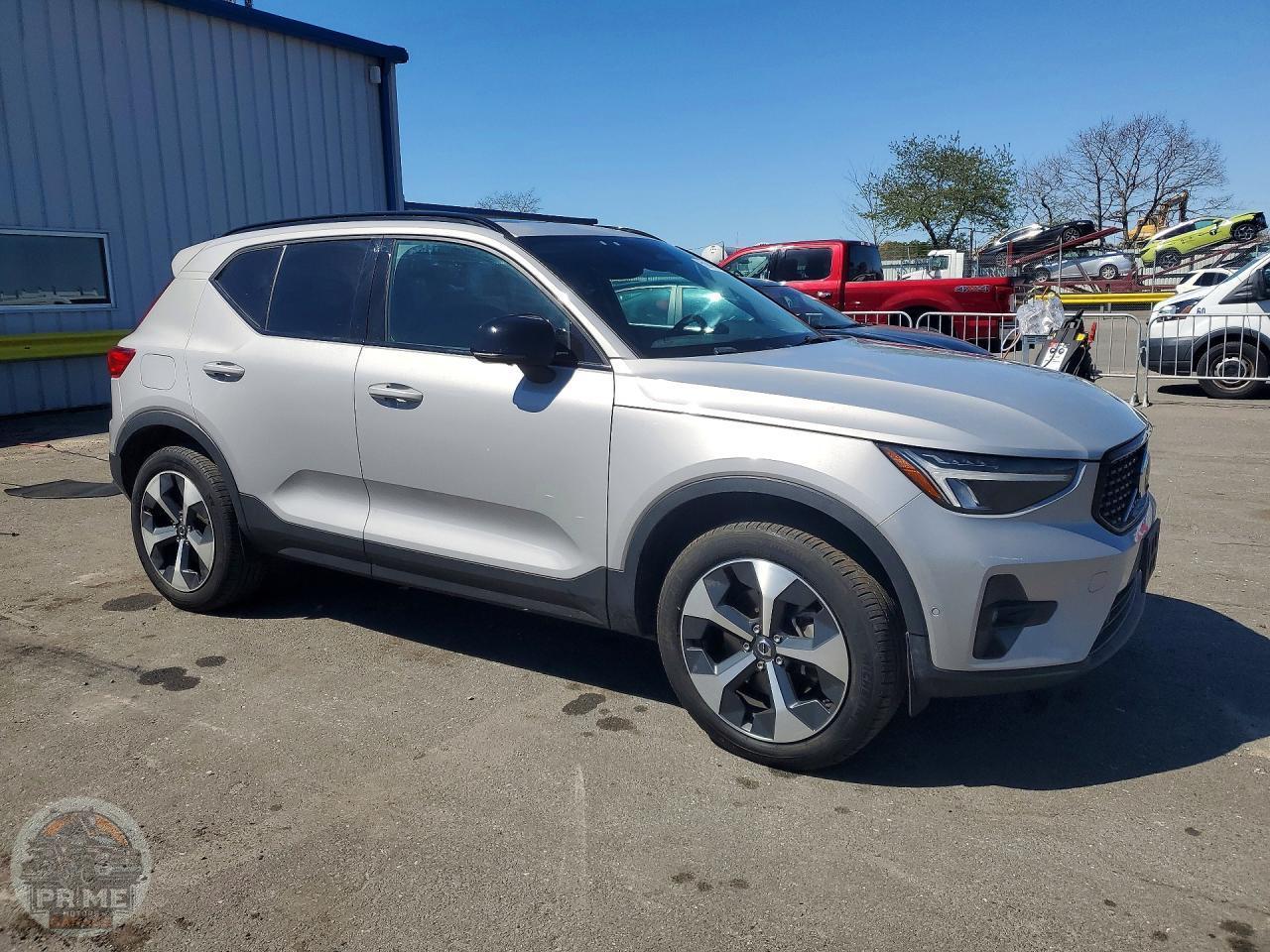 2023 VOLVO XC40 — фото 4