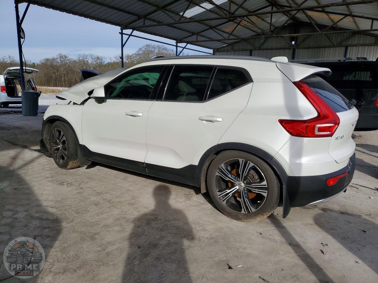 2022 VOLVO XC40 — фото 2