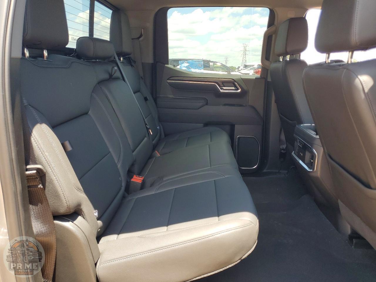 2025 GMC SIERRA — фото 10