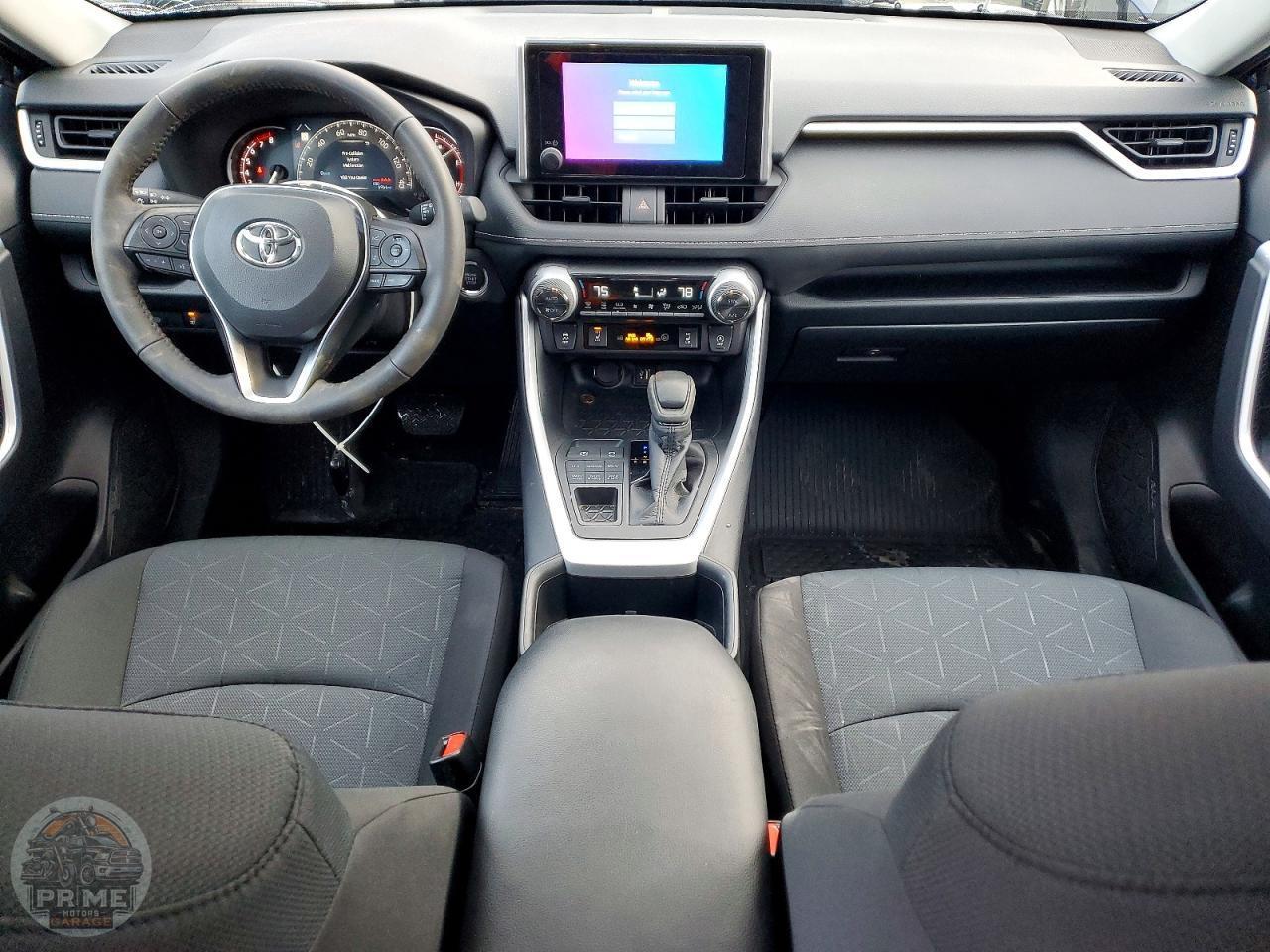 2025 TOYOTA RAV4 — фото 8