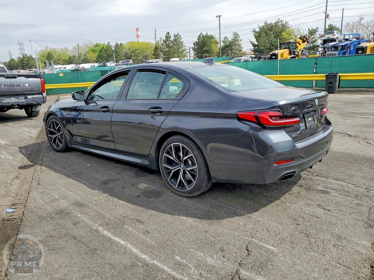 2022 BMW 5 SERIES — фото 2