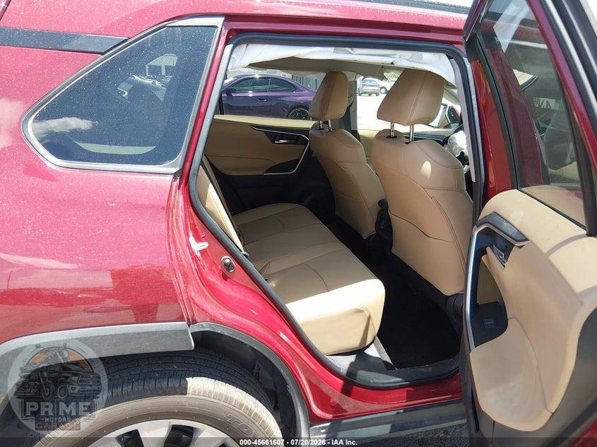 2025 TOYOTA RAV4 XLE PREMIUM — фото 8